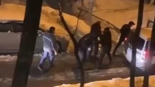 Пияници пребиват немарливи полицаи в Русия (видео)