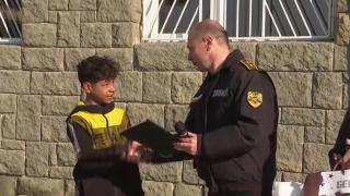 Наградиха Исус от Айтос, който намери и върна портмоне с пари (видео и снимки)