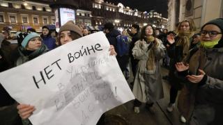 Антивоенни протести в цяла Русия, има задържани (видео)