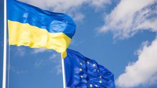ЕС въоръжава Украйна, забранява руски медии и полети (видео)