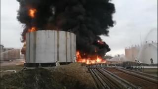 Мощен взрив разтърси Луганск, гори нефтена база (видео)