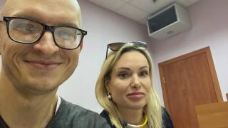 Адвокатът на Овсянникова: Съдят я заради видеото в профила ѝ, а не заради плаката (видео)