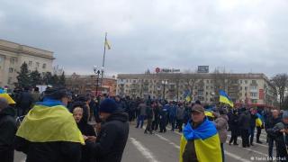 Стрелба по мирни протестиращи в Херсон (видео)
