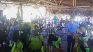 Уилям и Кейт танцуват пунта в Белиз (видео)
