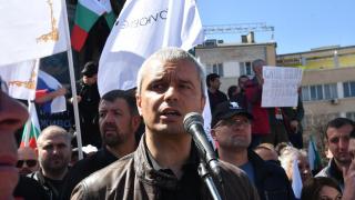 “Z“ и руски знамена се развяха на протеста на “Възраждане“ (видео и снимки)