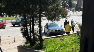 Извадиха четири полуприпаднали малки деца от заключена българска кола в Гърция