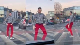 Танцьор прави перфектната лунна походка (видео)