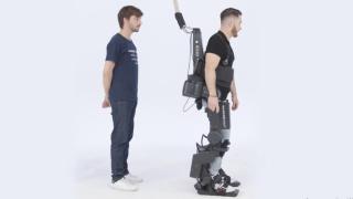Роботизиран костюм помага на инвалиди да ходят свободно (видео)