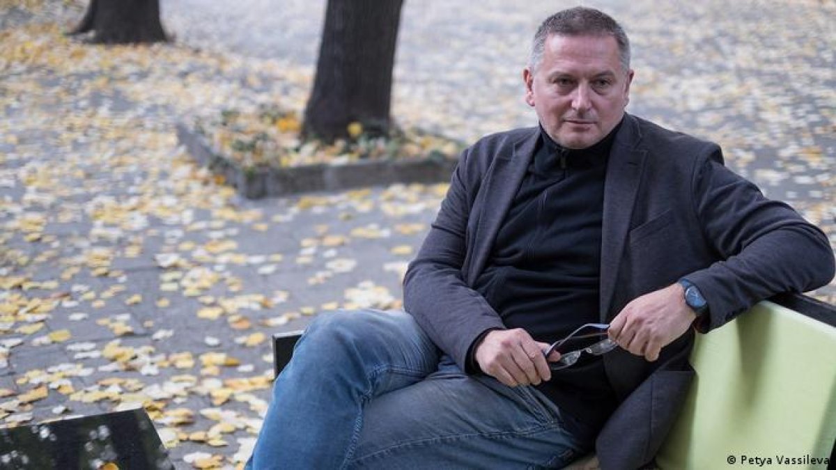 Георги Господинов: "В съчиненото и пластмасово минало е все едно дали развяваш българското или руското знаме"
