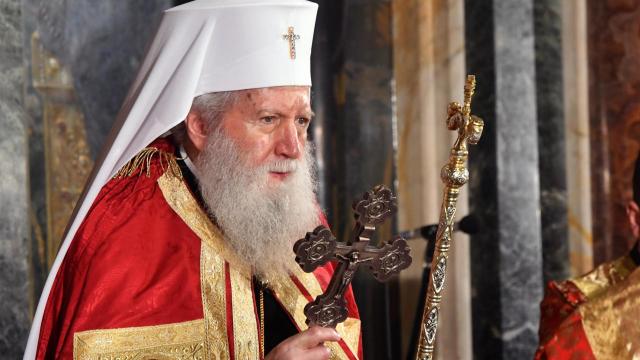 Оскверниха гроба на патриарх Неофит