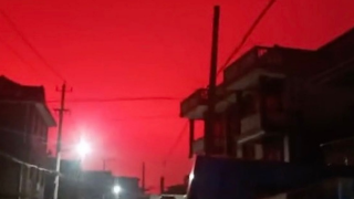 Кървавочервено небе вся ужас сред жителите на Шанхай (видео)