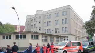 Стрелба в училище в Германия, ранена е служителка (видео)