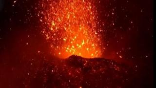 Поредно мощно изригване на вулкана Етна (видео)