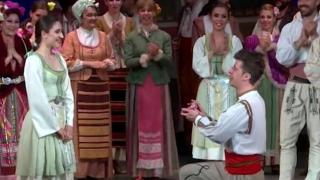 Солист предложи брак на сцената на Музикалния театър в София (видео)