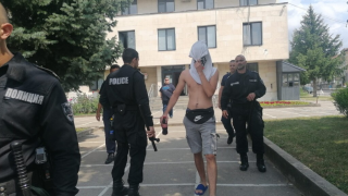 Футболни фенове от Черна гора взели храни и напитки за 3000 лева, без да платят (снимки)
