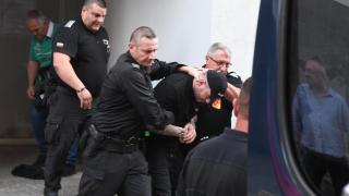 Бесни сме. Трябва да сме бесни (Коментарът на "Господарите")