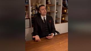 Бербатов в ролята на Кръстника, дъщеря му иска нов телефон (видео)