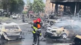 Деца са сред загиналите при ракетен удар по жилищен квартал в Украйна (видео)