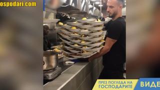 Сервитьорът, достоен за рекорд на „Гинес“ (видео)