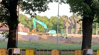 Започна премахването на паметника на съветската армия в Рига (видео)