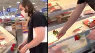 Вегани поставят рози върху пакетирано месо в супермаркет, за да "отдадат почит на загиналите" (видео)