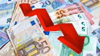 Курсът на еврото падна до 20-годишен минимум (видео)