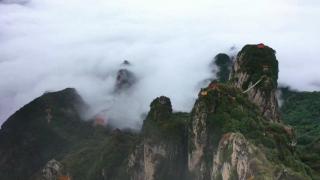 Вижте невероятни кадри на вълни от облаци в Северен Китай (видео)