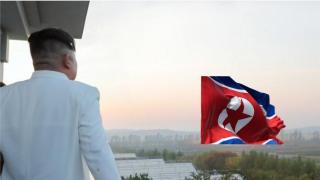 Вижте как Ким Чен Ун наблюдава изстрелване на балистична ракета (снимки)