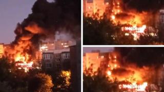 Поне 13 са загинали при падането на военен самолет върху жилищна сграда, твърди Русия