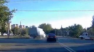 Ето какво се случва, когато шофьорите не спазват правилата за движение (видео)