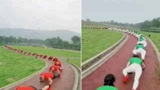 Крокодилската походка - фитнес манията на Китай (видео)