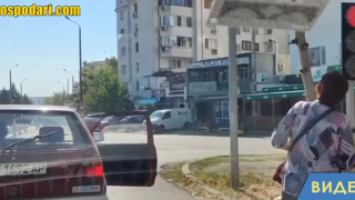 Когато подминеш светофара, но си имаш навигатор (видео)