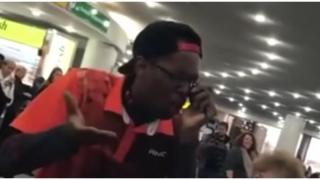 Талантлив бийтбоксер впечатлява с умения пасажери на летище (видео)