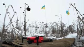 Украйна дава указания на руските войници как да се предадат на дрон (видео)