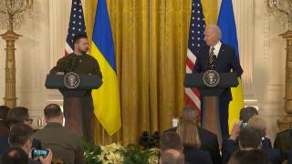 Байдън към Зеленски: САЩ няма да оставят Украйна сама (видео)