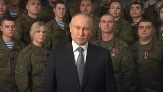 Хванаха Владимир Путин да ползва статисти (снимки)