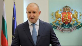В Брюксел Радев среща „войнолюбците“, у нас „не ги понася“
