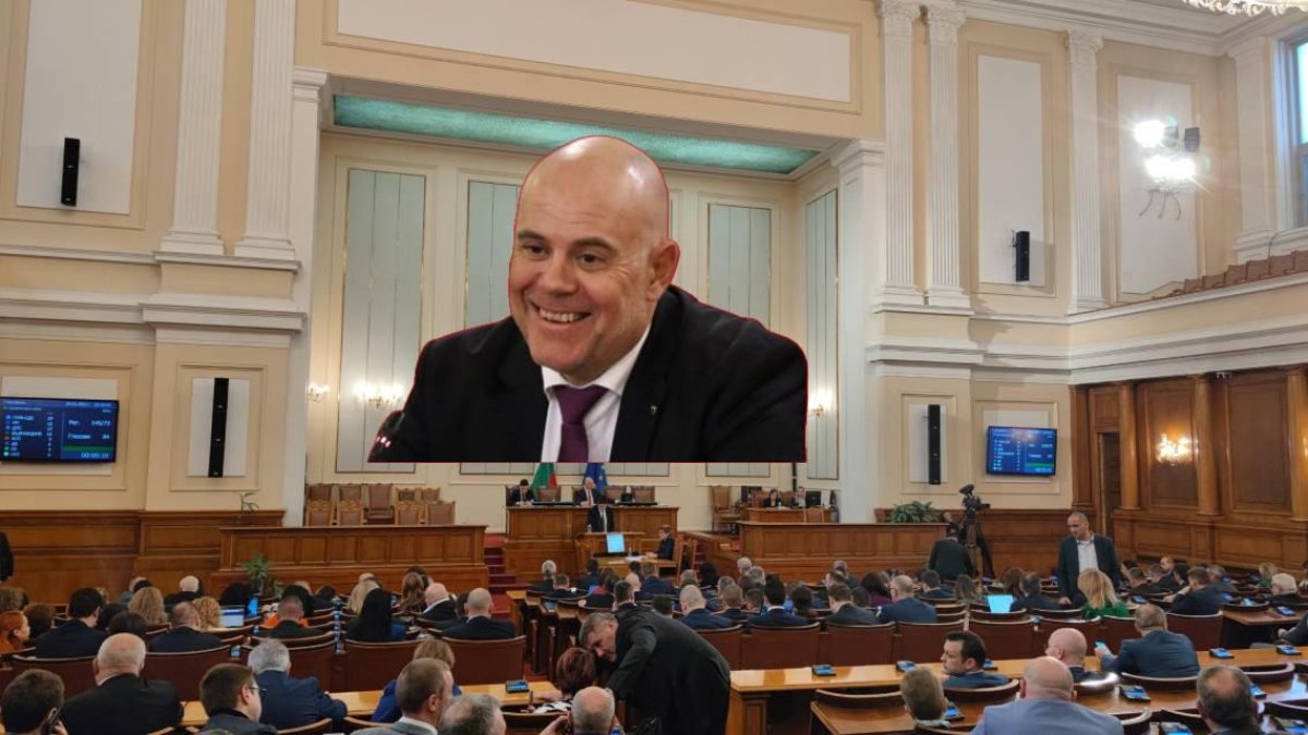 НА ЖИВО: Разгорещен дебат в парламента относно разследването на главния прокурор (видео)