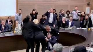 Депутати стигнаха до физическа саморазправа в израелския парламент (видео)