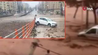 10 души загинаха при наводненията в Турция (видео)