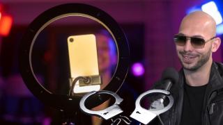 Удължиха задържането на скандалния инфлуенсър Андрю Тейт