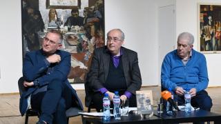 Иван Теофилов събра в книга разговори в писма с Георги Господинов (снимки)