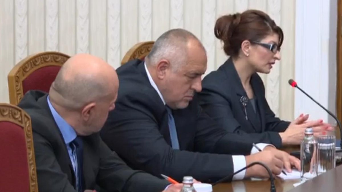 Радев започна консултациите с ГЕРБ-СДС (видео)