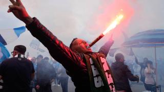 Фенове на "Наполи" продават "шампионска" трева за баснословни суми (видео)