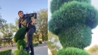 Арестуваха мъже за гавра с арт фигура в руски парк (видео)