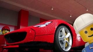 Представиха спортна кола от блокчета LEGO в реални размери (видео)
