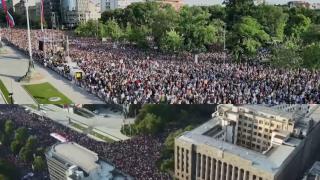 Хиляди излязоха на антиправителствен протест в Белград (видео)
