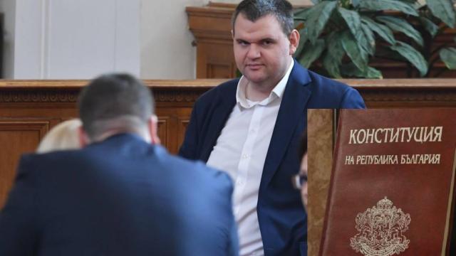 Коалицията на мнозинството е тук и не си е тръгвала (Коментарът на "Господарите")