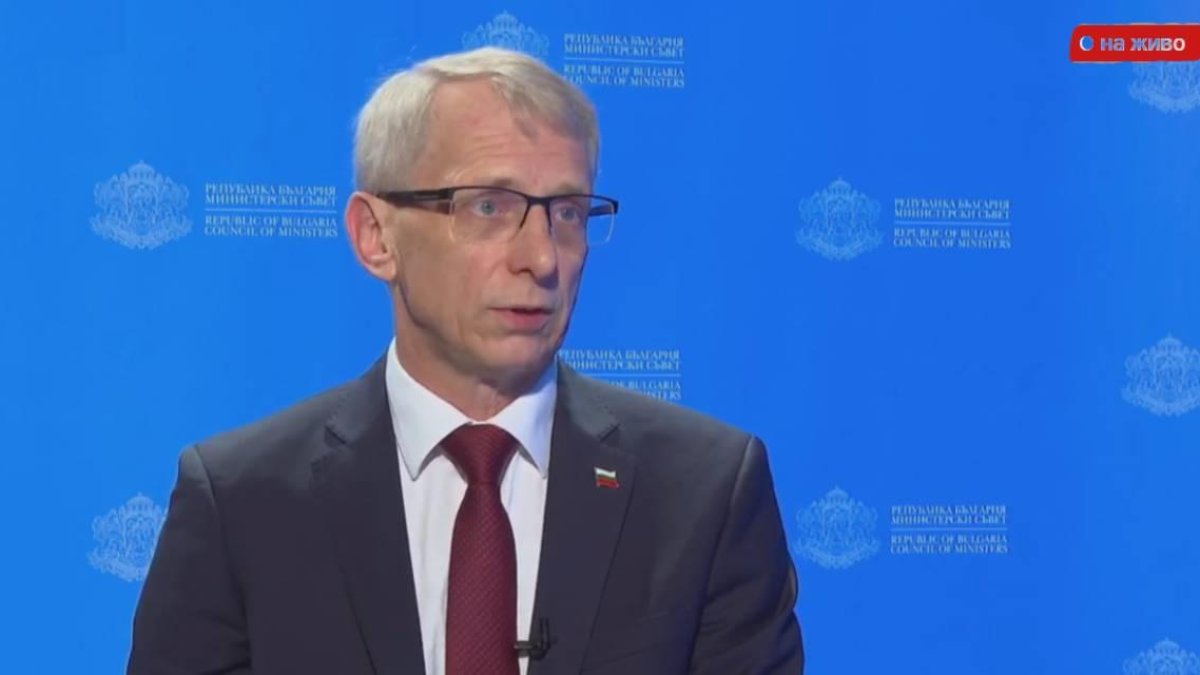 НА ЖИВО: Премиерът Денков дава отчет за работата на кабинета и отговаря на въпроси