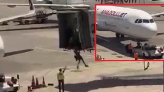 В Турция мъже, изпуснали полета си, опитват да спрат самолета (видео)